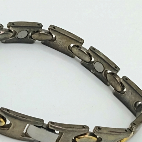 Two tone Flat Link Box clasp Bracelet - Picture 4 of 9